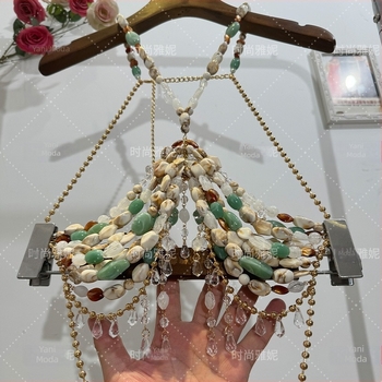 Top halter cu mărgele și lanț corp – pentru femei, stil drăguț, proaspăt și dulce; 50–70% conținut material principal, Material: Altul, Sex: Feminin