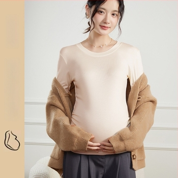 Top de bază pentru sarcină, primăvară-toamnă, viscoză (90–95%), cu până la 30% spandex, mâneci 3/4, guler rotund, lungime medie