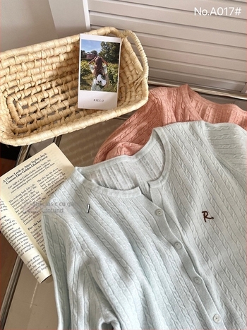 Cardigan tricotat cu broderie, guler rotund, mâneci lungi, croială lejeră — pulover tricotat pentru femei