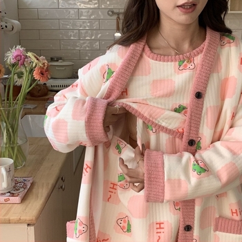 Set pijamale maternitate postpartum, trei piese, toamnă–iarna, grosime medie, călduros și poate fi purtat în exterior