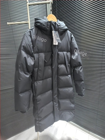 Geacă de iarnă din puf de rață alb, unisex, lungime medie, culoare solidă, umplutură 86–90% puf de rață alb, 150–200 g, exterior din nylon, căptușeală poliester, fermoar, tiv cu bandă rib, lungime 65–80 cm