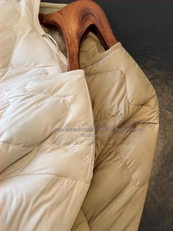 Geacă de puf cu decolteu în V și căptușeală romb, 86–90% puf, ușoară, croială dreaptă