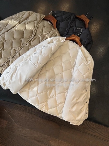 Geacă de puf cu decolteu în V și căptușeală romb, 86–90% puf, ușoară, croială dreaptă