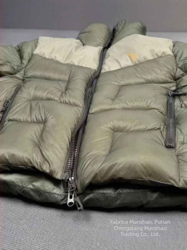 Geacă de puf - umplere goose down 1000; ușoară, respirabilă, impermeabilă (cu glugă)