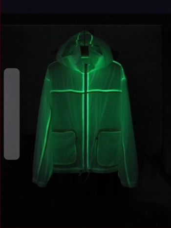 Jachetă cu glugă pentru vară - țesătură subțire, nailon ca material principal, imprimare cu peisaj natural, croială lejeră, fermoar frontal