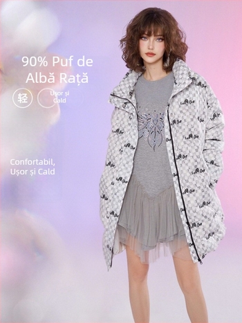 Geacă lungă din organza cu broderie în carouri, umplutură din puf de rață alb, peste 91% puf, croială lejeră