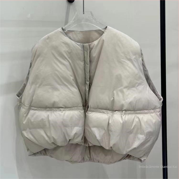 Vestă de puf cu fermoar, croială lejeră, guler rotund, 51–55% puf de rață alb, poliester, lungime standard