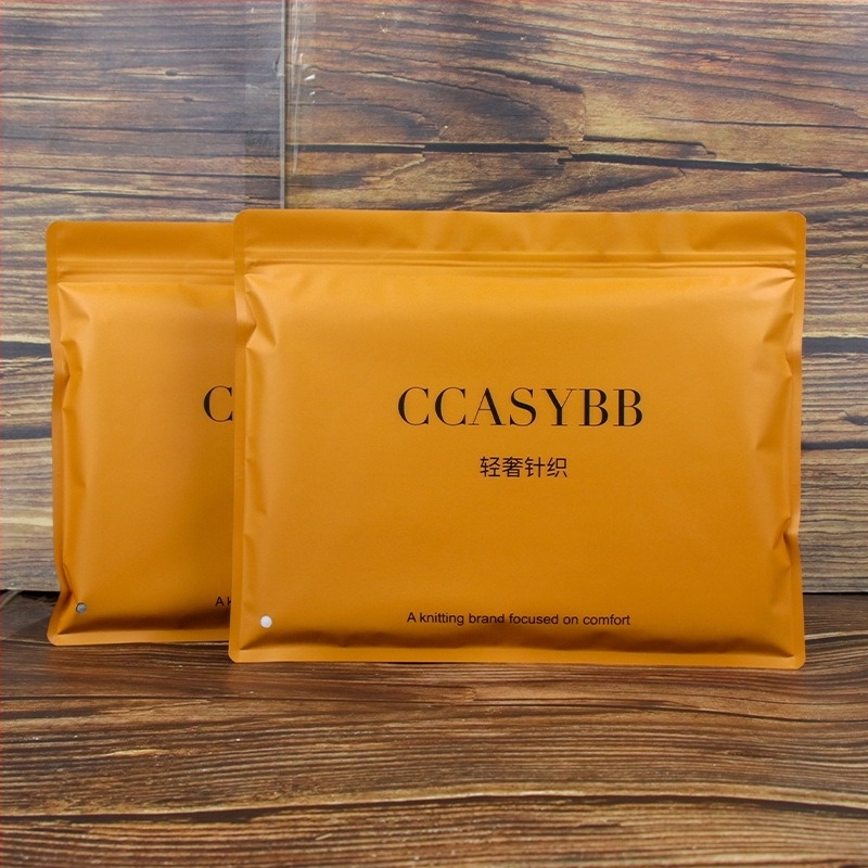 Pungi de ambalare pentru îmbrăcăminte — comenzi mici personalizate, etanșare la praf • material: material nou • cod produs: Zg 241009 • utilizare: ambalare, depozitare • capacitate zilnică: 10.000.000 bucăți • abatere: ±2 cm