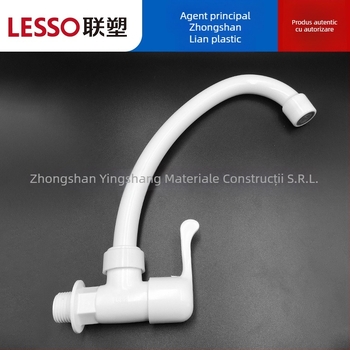 Robinet de bucătărie din plastic, doar rece, cu design curbat, duză cu filtru și comutare rapidă — model W23105; DN15 (15 mm) intrare/ieșire; presiune nominală 1,0 MPa; temperatură de funcționare până la 45°C; miez ceramic.