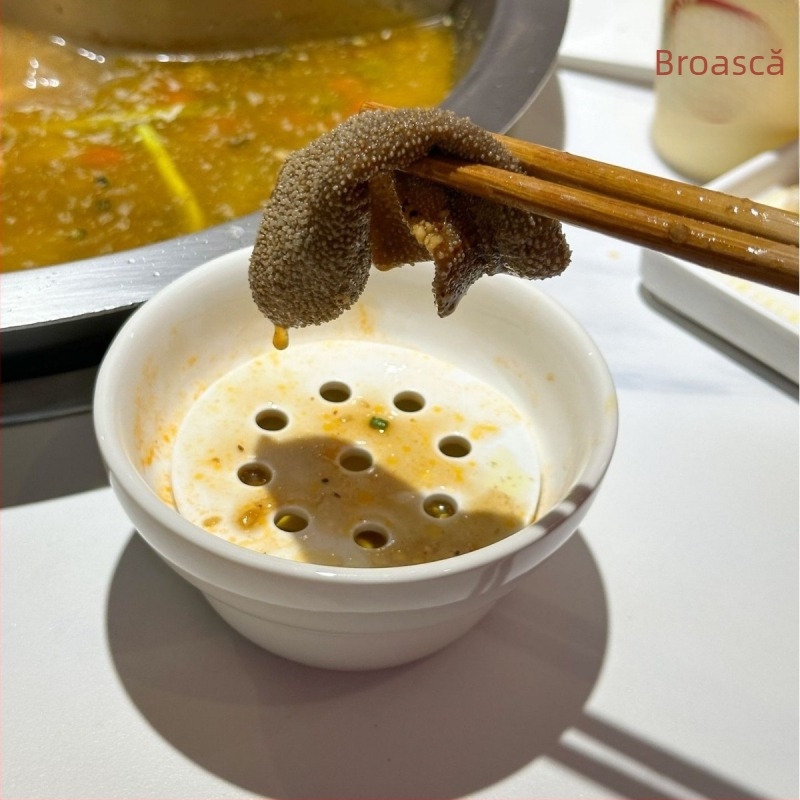 Vas ceramic pentru filtrare a uleiului pentru hot pot, destinat restaurantelor și hotelurilor; rezistent la microunde; personalizabil cu imprimare de logo