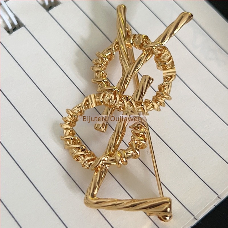 Broșă din cupru, design geometric-litera, placare electrolitică, stil modern sofisticat