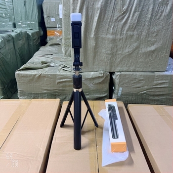 Selfie stick Bluetooth pentru telefoane, suport telescopic portabil All-in-One, staționar pe podea, rotație 360°, telecomandă