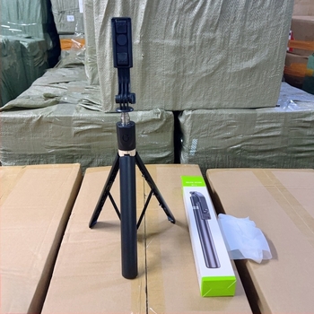 Selfie stick Bluetooth pentru telefoane, suport telescopic portabil All-in-One, staționar pe podea, rotație 360°, telecomandă