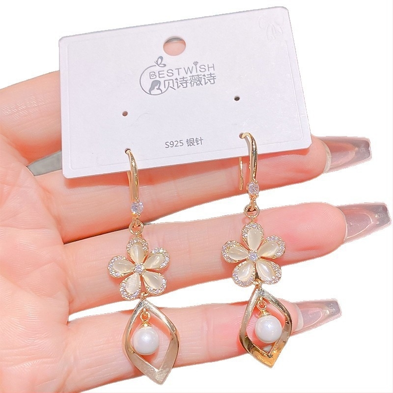 Cercei cu floare cu cinci petale, cârlig – bază din cupru, placare electrolitică, 925 argint, Mico, 3B501, toamnă 2023