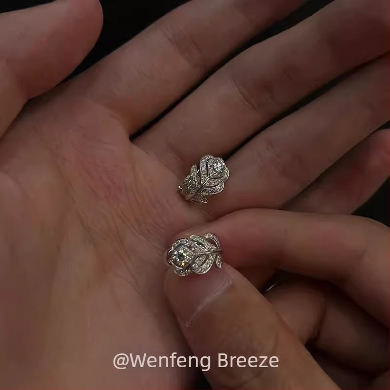 Cercei cu pene argintii, cu diamante, placare cu cupru prin electroliză, eleganți pentru femei