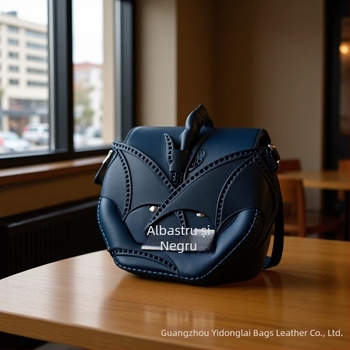 Geantă crossbody Dragon Wings din PU — formă rotundă, închidere cu clapă, stil urban