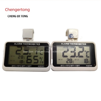 Măsurător electronic de temperatură și umiditate cu alarmă și magnet pentru frigider/congelator, interval -50 la 70 °C, precizie ±1 °C, dimensiuni 62×60×17 mm, baterie LR44/AG13