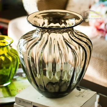 Vas de sticlă suflat manual, relief colorat – stil european modern pentru living și dining. Material: Sticlă; Cadou: Nu; Autorizare IP: Nu