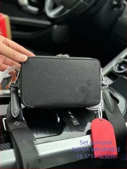 Geantă de umăr crossbody pentru bărbați - PVC, fără căptușeală, pentru laptop de 8 inch, model cu litere, în cutie