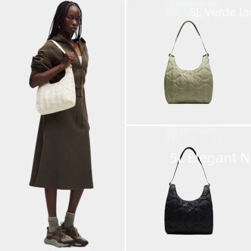 Quilty Pleasures Mini Geantă de umăr pentru femei Quilted (Material compozit; formă pătrată verticală; închidere magnetică; buzunare interioare: fermoar, telefon, documente; căptușeală poliester-bumbac)