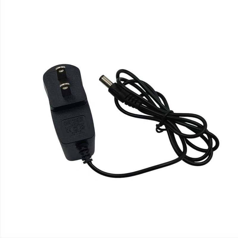 Adaptor de alimentare cu multiple ieșiri: 5V1A; 9V0.6A pentru iluminare LED; 12V0.5A/0.7A pentru dispozitive de înfrumusețare, radio și cameră de supraveghere.