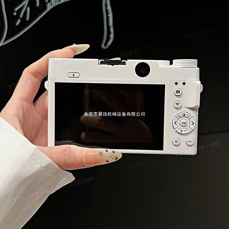 Cameră digitală cu peste 20 MP, stabilizare electronică a imaginii, obiectiv fix, baterie Li-ion, ecran HD