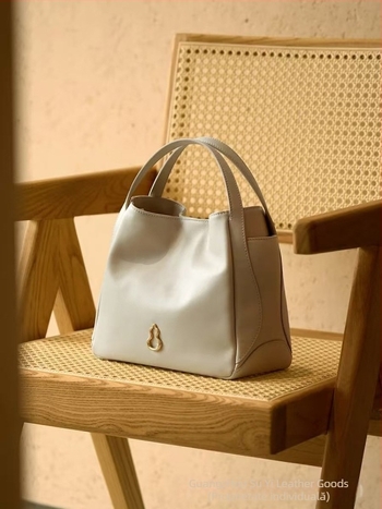 Bampo Geantă tip găleată din piele naturală, unisex, curea simplă, închidere magnetică, buzunar interior cu fermoar laminat și căptușeală poliester