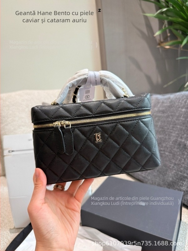 Geantă Jasmine box din piele naturală, quilting pătrat, închidere cu fermoar, curea single, căptușeală poliester, formă orizontală pătrată, lansare toamnă 2025