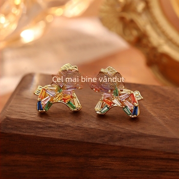 Cercei cu formă de ponei, cristale zircon, cupru placat cu aur real și ac din argint 925, pentru femei, colecția iarnă 2025