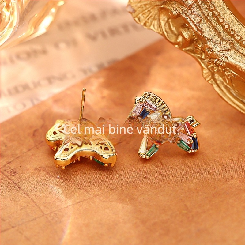 Cercei cu formă de ponei, cristale zircon, cupru placat cu aur real și ac din argint 925, pentru femei, colecția iarnă 2025