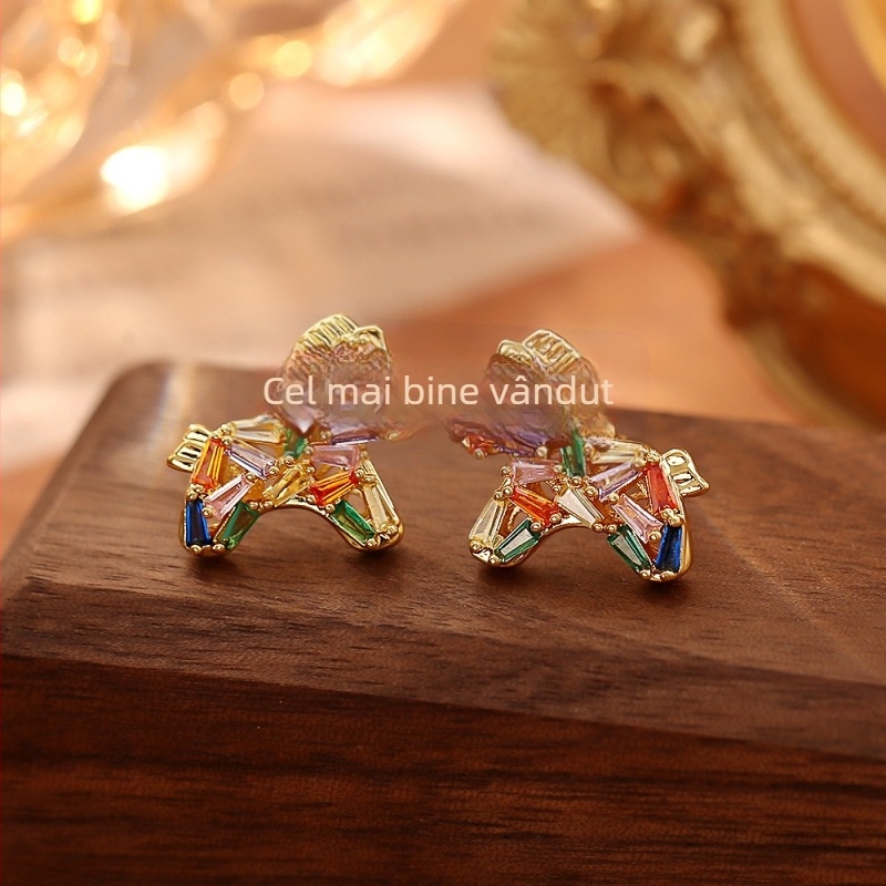 Cercei cu formă de ponei, cristale zircon, cupru placat cu aur real și ac din argint 925, pentru femei, colecția iarnă 2025