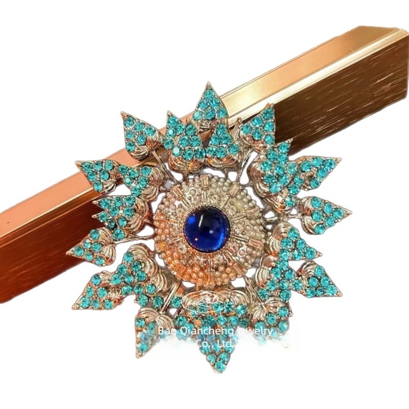 Broșă cu floare, stil vintage, aliaj, cu diamante montate, formă de floare și frunze, Primăvara 2024