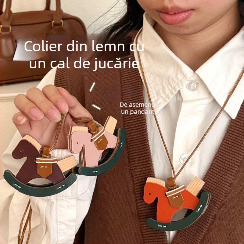 Pandantiv vintage din piele cu cal balansoar pentru rucsac și decor auto • Material PU • Greutate 20 g • Model: animale mici • Stil: dulce, pandantiv • Tengyi premium