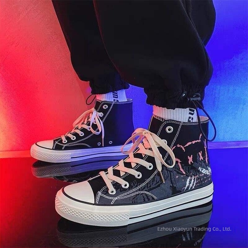 Adidași din pânză înalți pentru bărbați — siluetă înaltă, șireturi, vârf ascuțit, model cu desene animate