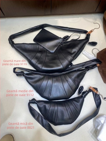 Geantă croissant din piele naturală, cu accente din piele de miel, curea de umăr simplă, în formă de croissant, închidere cu fermoar