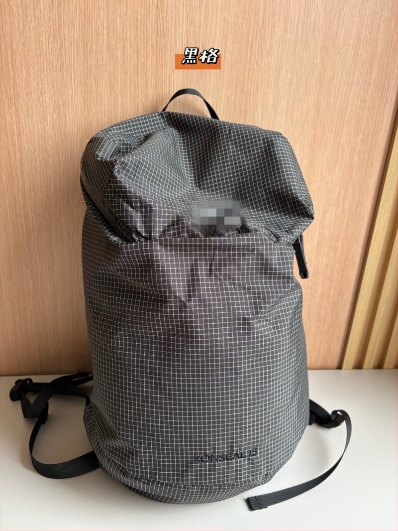 Rucsac cu model în carouri, capacitate sub 20 L, material nylon, curea de umăr curbat, compatibil cu laptop de 13 inch