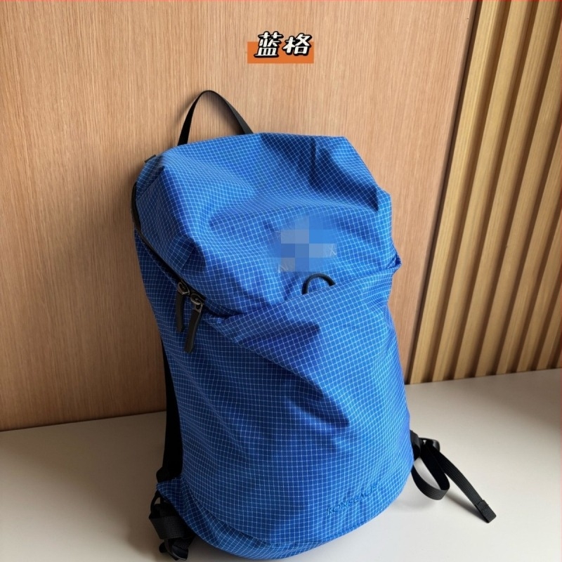 Rucsac cu model în carouri, capacitate sub 20 L, material nylon, curea de umăr curbat, compatibil cu laptop de 13 inch