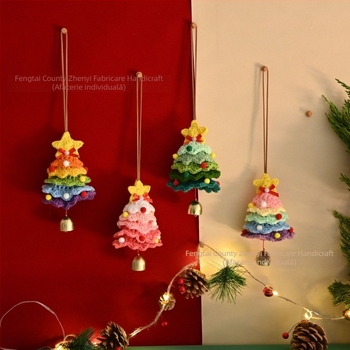 Ornament de Crăciun pentru Mașină și Geantă — pandantiv croșetat manual, scenă decorativă, din aliaj