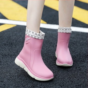 Cizme de ploaie pentru femei, până la mijlocul gambelor, talpă groasă, PVC partea superioară, toc plat (Mijloc, Talpă groasă, PVC, Toc plat)