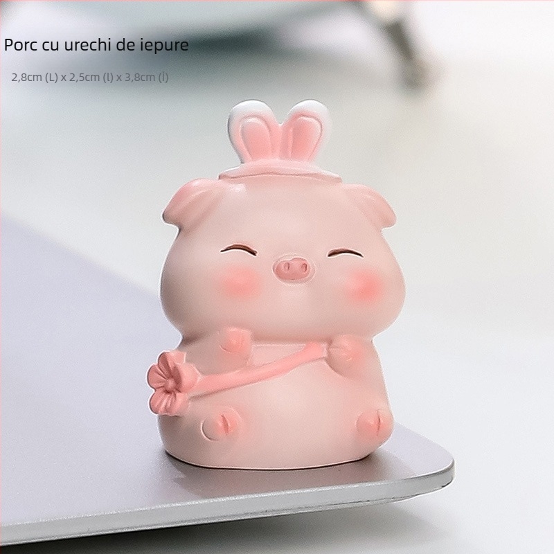 Figuă din rășină cu purceluș pentru consola centrală a mașinii și birou, peisaj mini, decor animal în stil desen animat • Brand: Wisdom Forest • Material: Rășină • Stil: Cartoon • Categoria: Animale