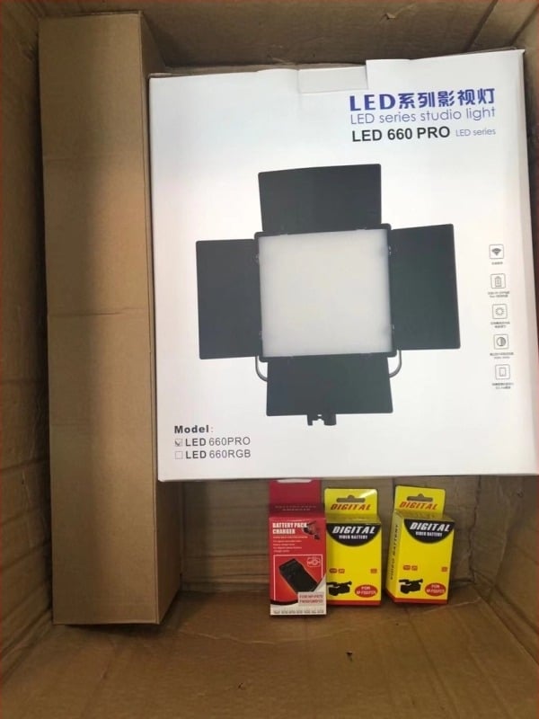 Lumină LED de umplere Led660 Pro pentru streaming live și fotografie pe teren, 10–50W, 110–220V, trei temperaturi ale luminii, reîncărcabilă