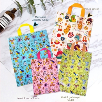 Poșetă din plastic pentru magazin de îmbrăcăminte pentru copii, design drăguț desen animat și logo personalizat de înaltă calitate — construcție cu dublu strat; destinație ambalare cadouri; producție zilnică 100000; toleranță 0.001