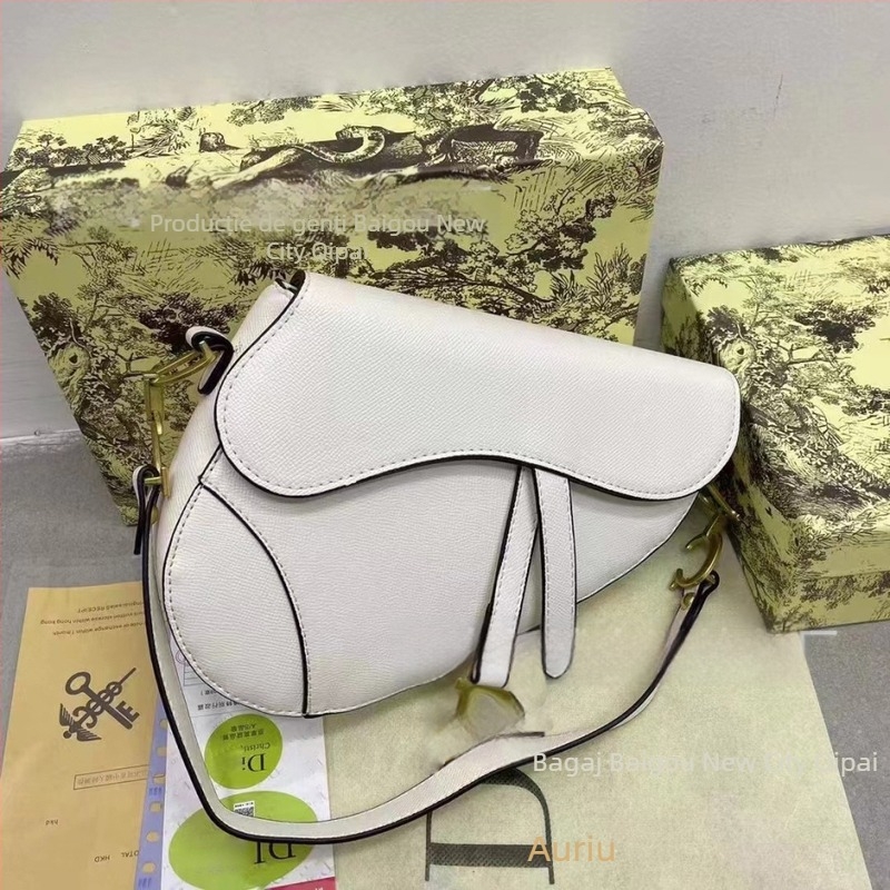 Geantă de umăr casual pentru femei, stil urban Saddle Bag, material PU, închidere cu capac, buzunar interior cu fermoar (Simplitate urbană; PU; Saddle Bag; Închidere cu capac; Buzunar interior cu fermoar)