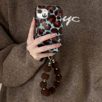 Carcasa pentru iPhone 16 Pro Max cu corp rigid, design în relief, protecție anti-cădere, stil Ins, cu lanț de mână și bilă de blană