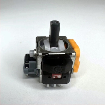 Joystick Hall-effect pentru PS4/PS5/Xbox One/Switch Pro; feedback prin vibrații; design anti-drift; construcție electromagnetică