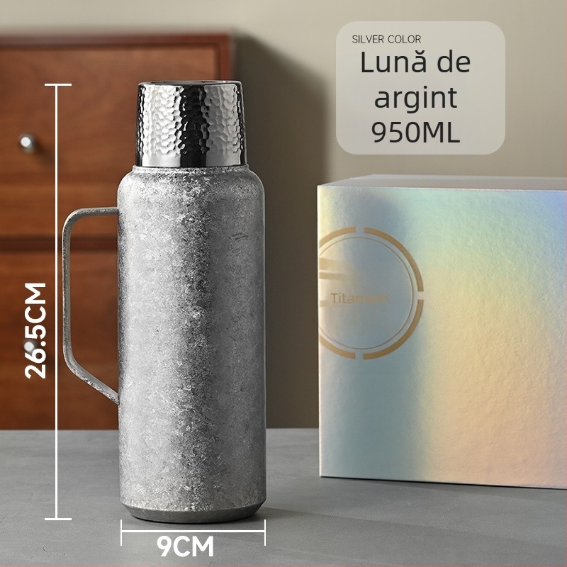 Termos din titan pur, izolație în vid, termometru mecanic, compartiment pentru ceai și capac cu deschidere basculantă.