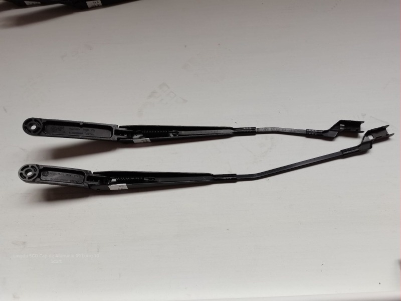 Ansamblu braț ștergător față – Wiper Assembly (Body Accessories) pentru seria Volkswagen (Sagitar, Golf, Weiran); 24V motor; piese metalice; numere accesorii 1Q1955409/1K5955410/30D955409