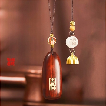 Pandantiv auto din lemn de santal pentru oglinda — decor interior, stil simplu, personalizare disponibilă