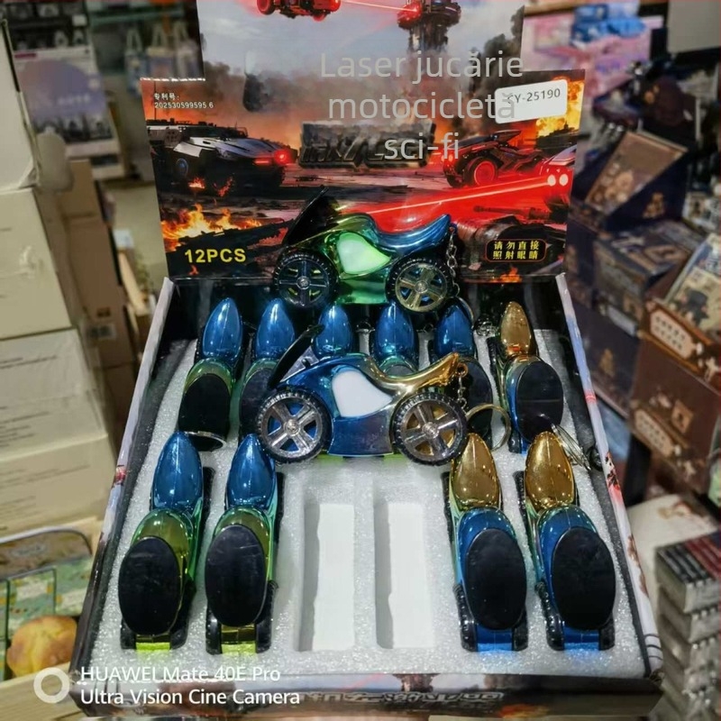 Pistol de jucărie multifuncțional cu LED, laser infraroșu și pandantiv compas; construcție din plastic, pentru 14+ ani, interactiv