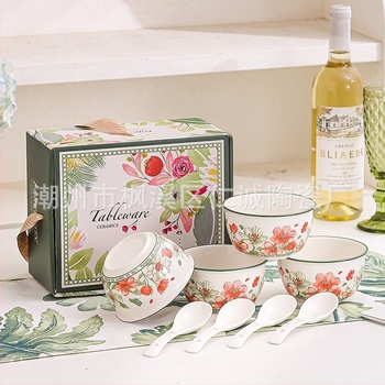 Set de boluri și linguri din ceramică într-o cutie cadou; model floral; formă rotundă; decor sub glazură; compatibil cu microunde